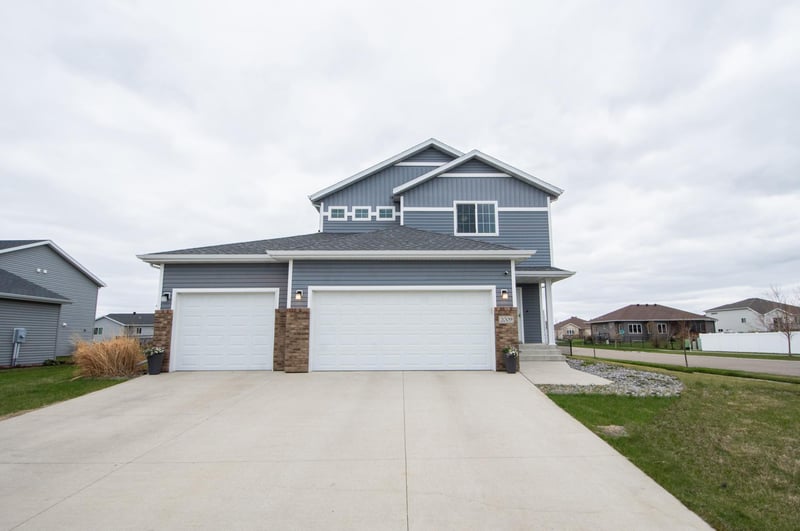 2009 42nd St S, Moorhead, MN 56560