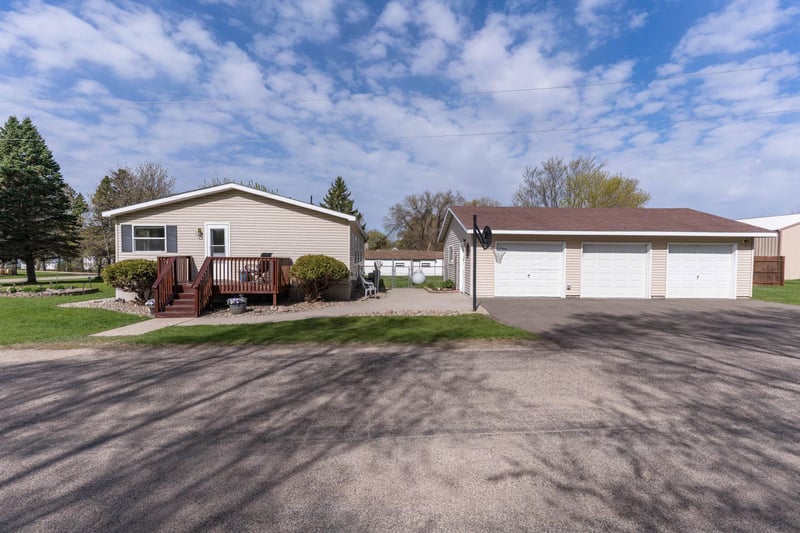 211 E Central Ave, Clitherall, MN 56524