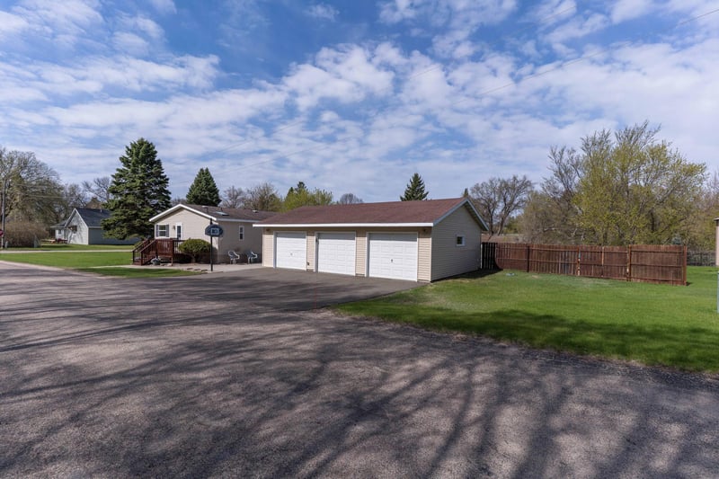 211 E Central Ave, Clitherall, MN 56524
