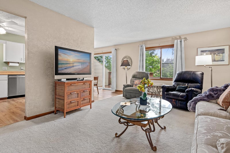 1890 Fox Ridge Dr #C, West Saint Paul, MN 55118