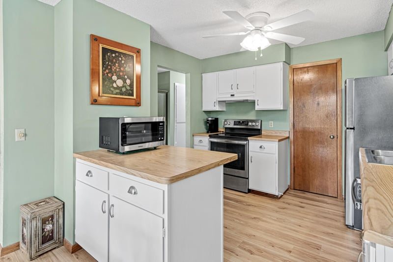 1890 Fox Ridge Dr #C, West Saint Paul, MN 55118