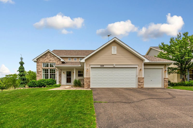 1620 Pinnacle Dr, Dundas, MN 55019