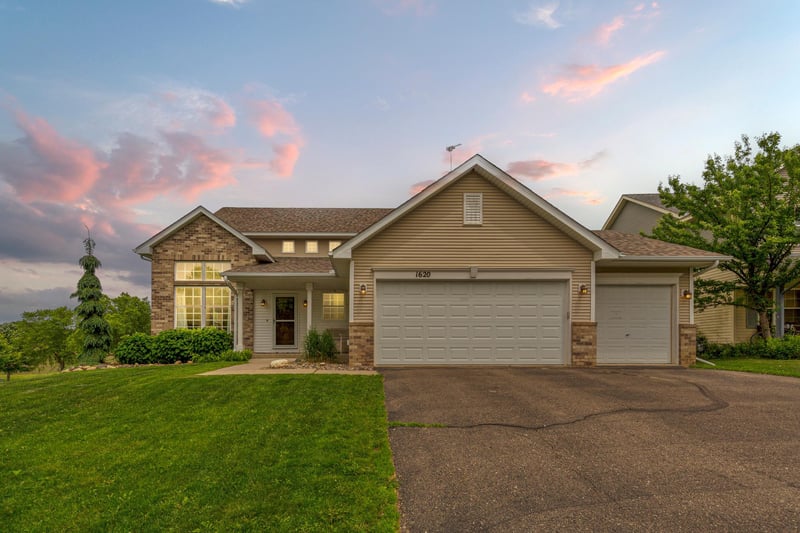 1620 Pinnacle Dr, Dundas, MN 55019
