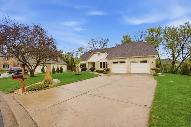 13220 38th Ave N, Plymouth, MN 55441