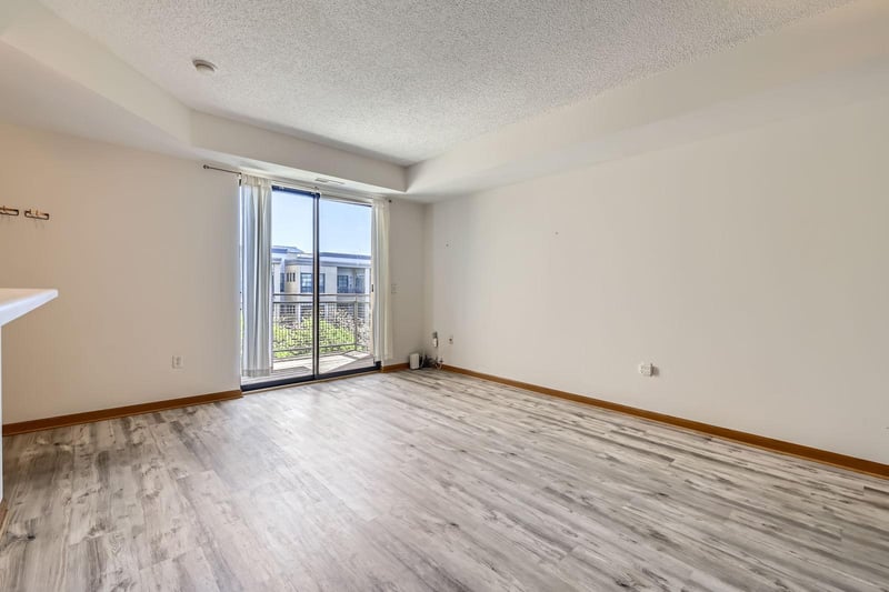 820 Emerald St #402, Saint Paul, MN 55114
