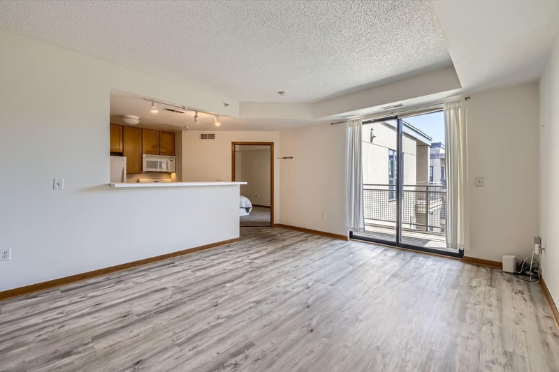 820 Emerald St #402, Saint Paul, MN 55114