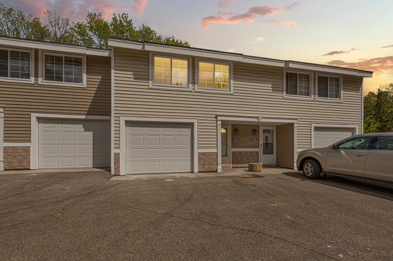 3320 River Bluff Dr #83, Eagan, MN 55121