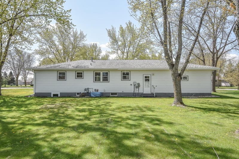 464 Main St E, Richmond, MN 56368