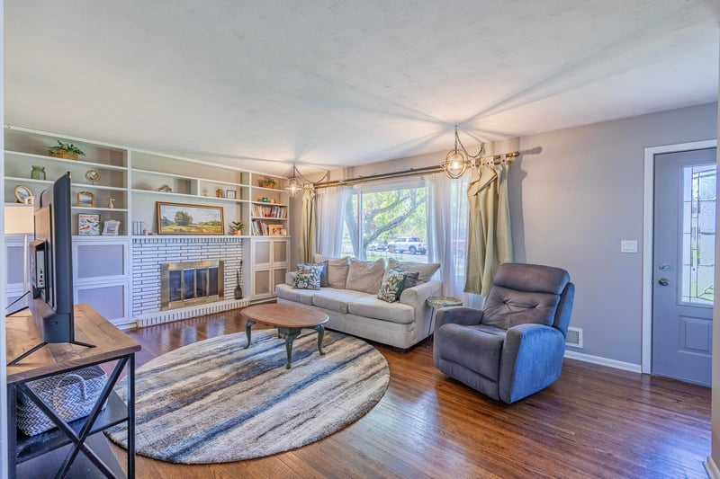 1782 Onacrest Curve, Maplewood, MN 55117