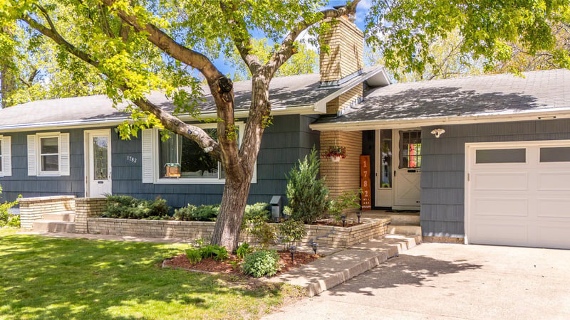1782 Onacrest Curve, Maplewood, MN 55117