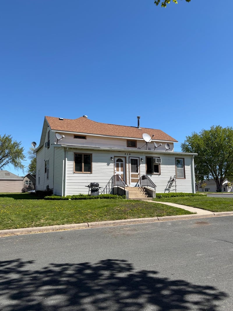 310 Hill St W, Norwood Young America, MN 55368