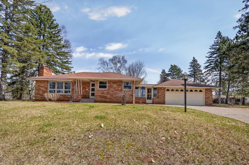 306 Ridgewood Dr, Cloquet, MN 55720