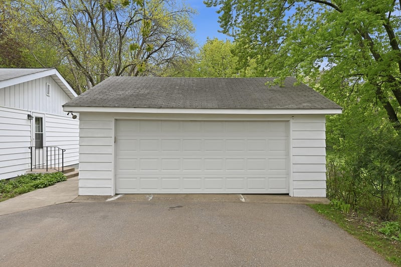 4109 Windridge Cir, Hopkins, MN 55305