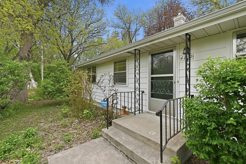4109 Windridge Cir, Hopkins, MN 55305