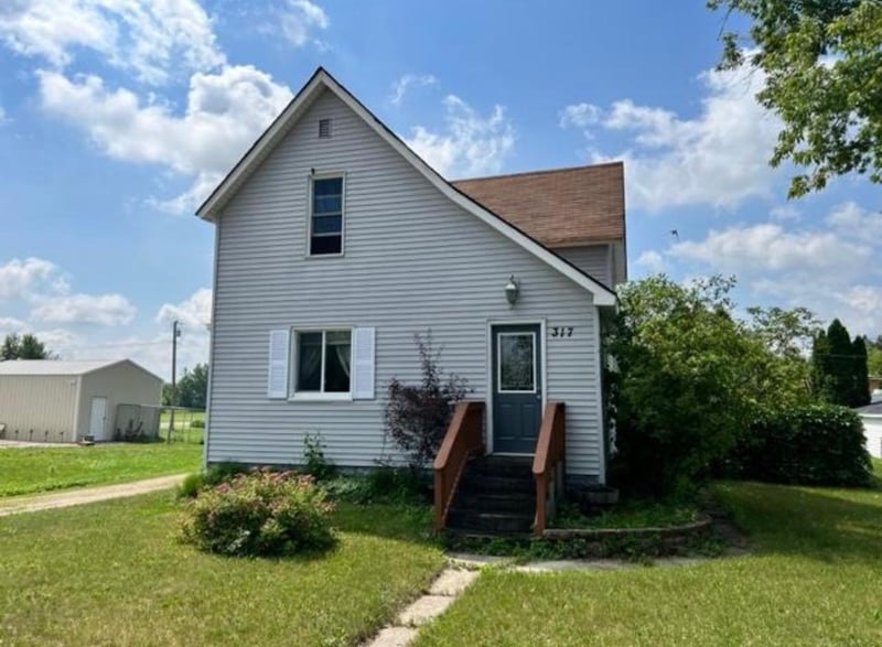317 Minnesota Ave E, Sebeka, MN 56477