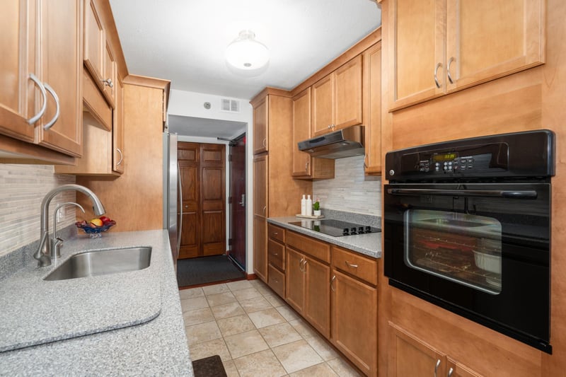 6615 Lake Shore Dr S #803, Richfield, MN 55423