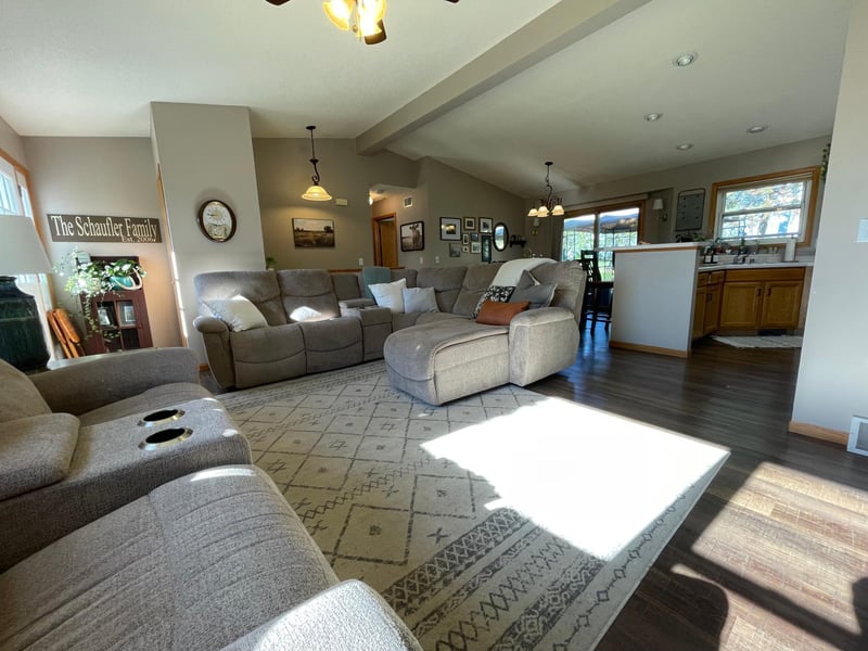 409 1st St SW, Grand Meadow, MN 55936