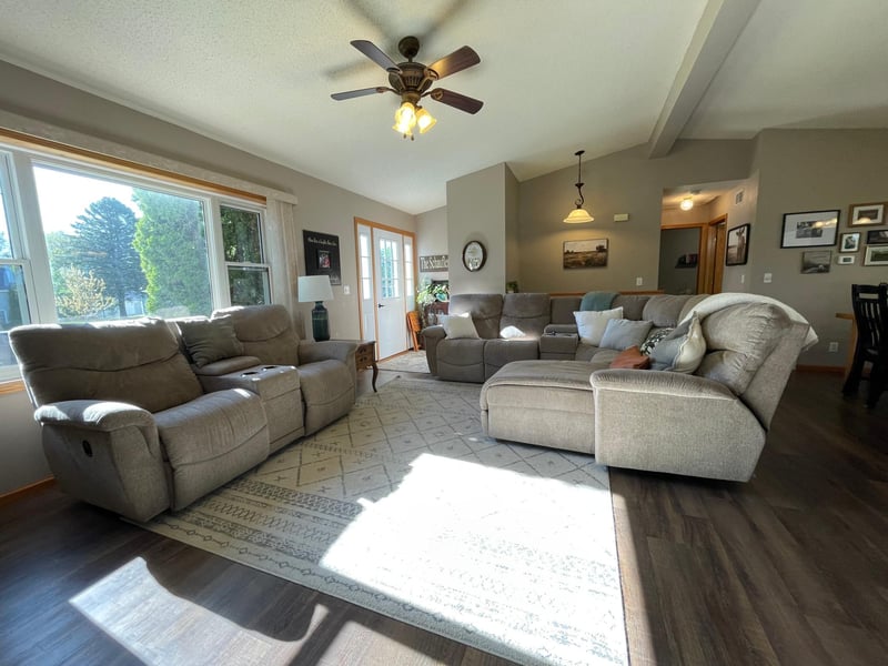 409 1st St SW, Grand Meadow, MN 55936
