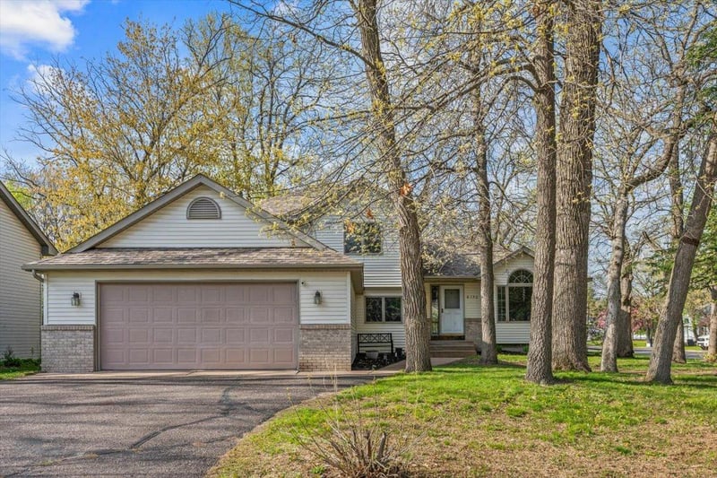 6130 Albert Ln, North Branch, MN 55056