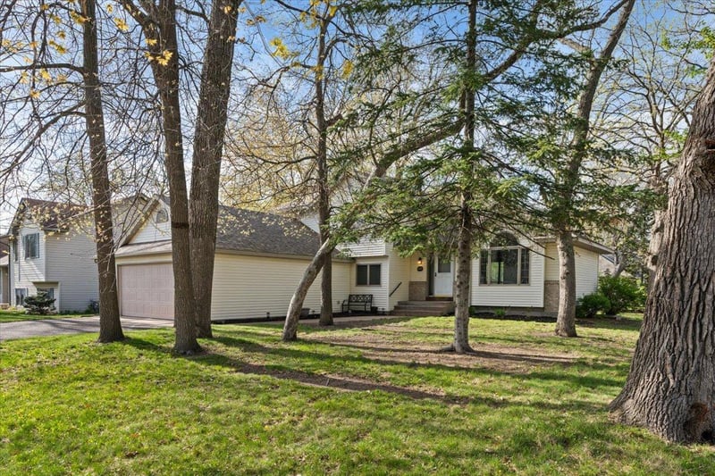 6130 Albert Ln, North Branch, MN 55056