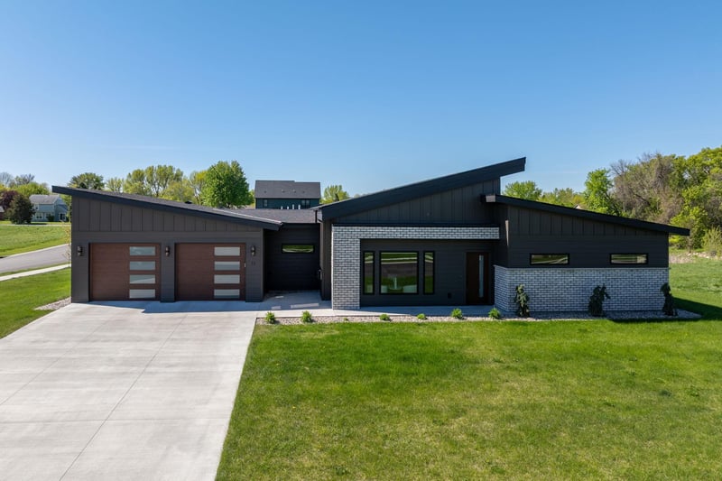 11 South Pointe Ct, North Mankato, MN 56003