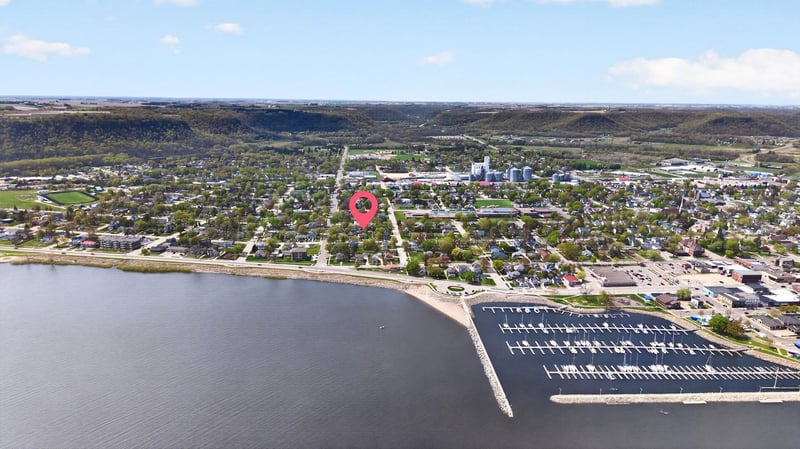 612 S Oak St, Lake City, MN 55041