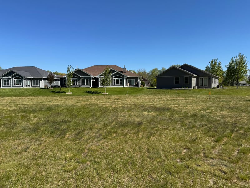 576 Cedar Dr, Lake City, MN 55041