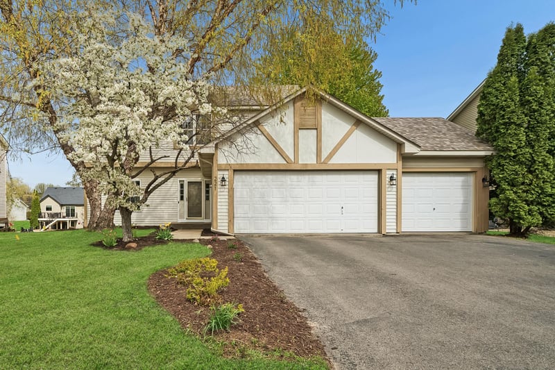 221 Butternut Cir, Carver, MN 55315