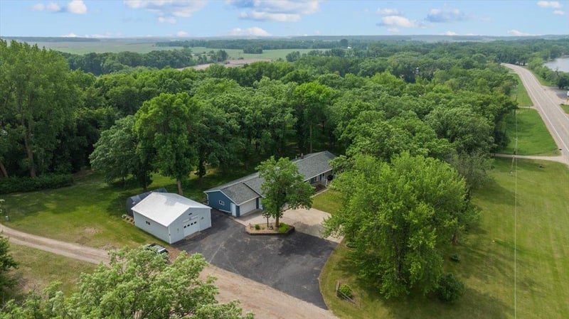 18945 Agent Dr, Sauk Centre, MN 56378