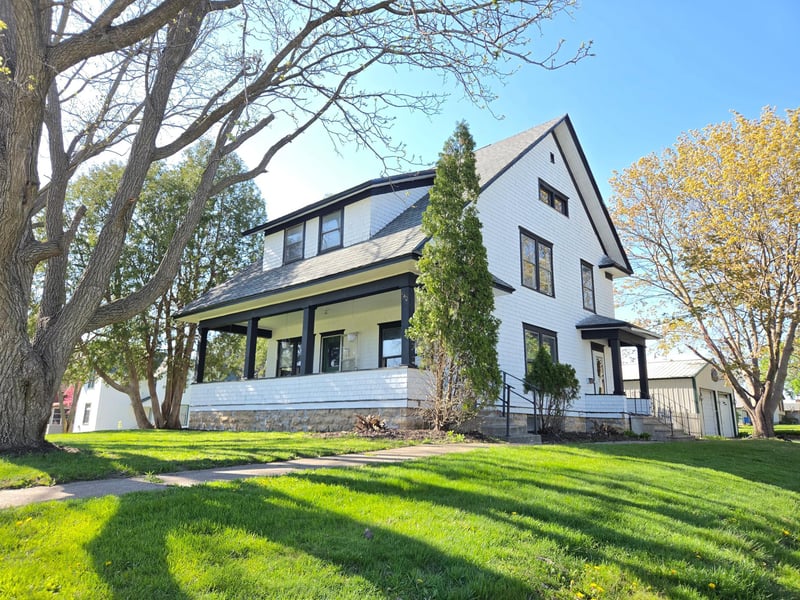 140 W Main St, Lewiston, MN 55952