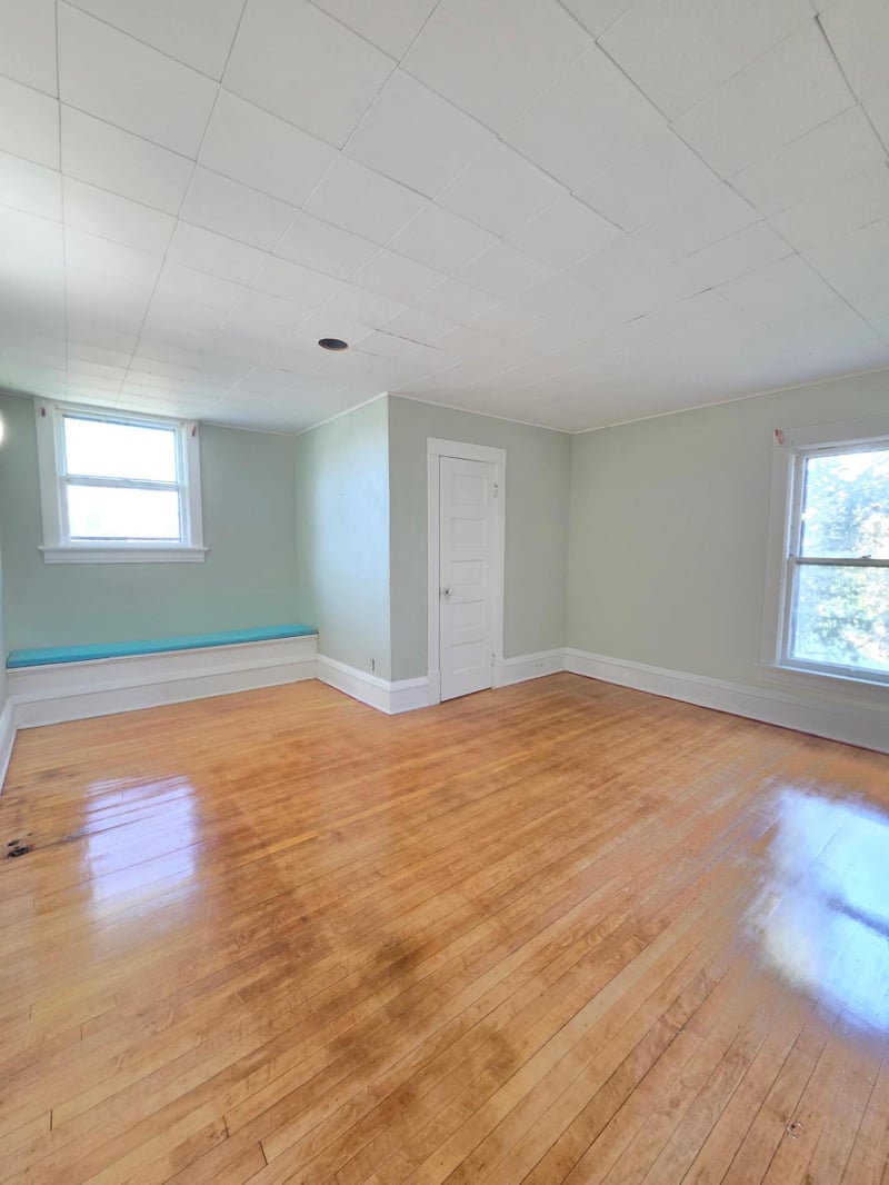 140 W Main St, Lewiston, MN 55952