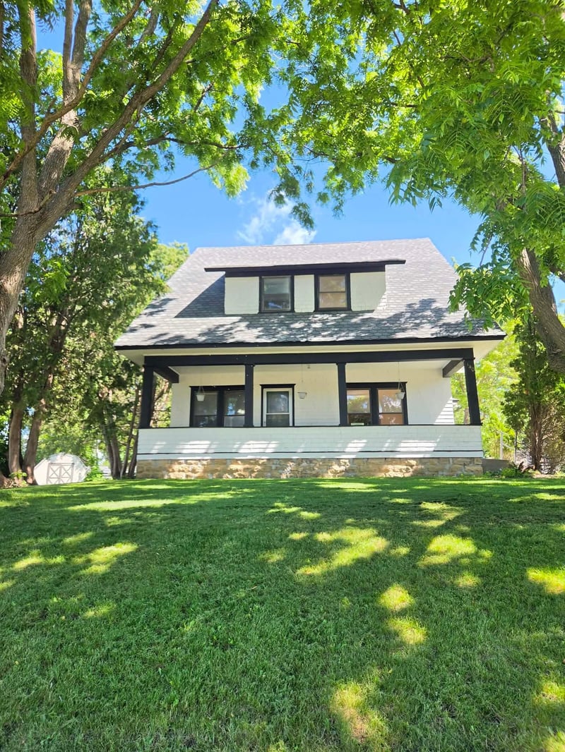 140 W Main St, Lewiston, MN 55952