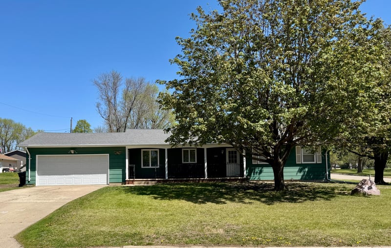610 W Elizabeth St, Edgerton, MN 56128
