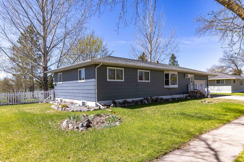 702 3rd Ave SE, Barnesville, MN 56514