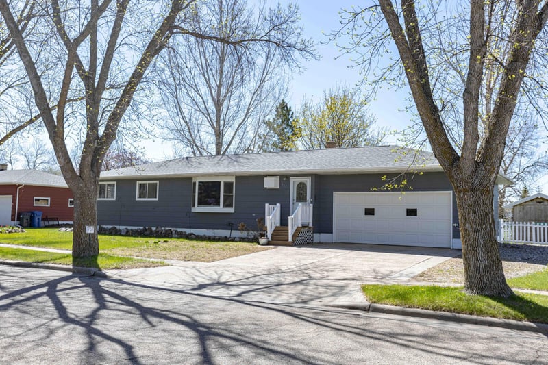 702 3rd Ave SE, Barnesville, MN 56514