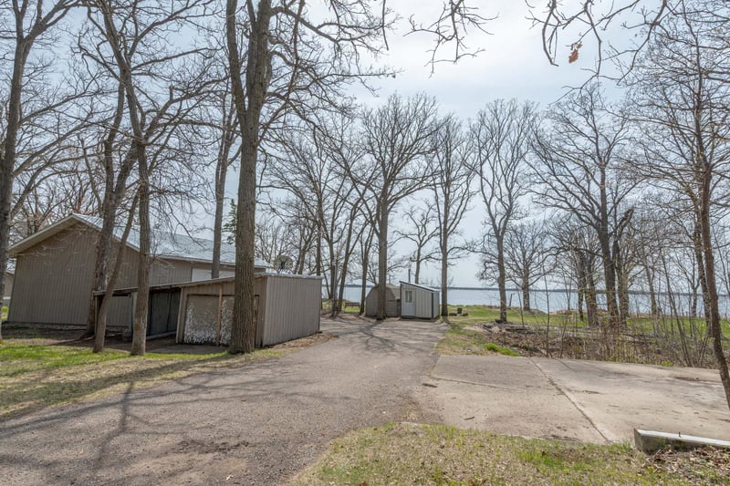 47185 Benny Ln, Perham, MN 56573