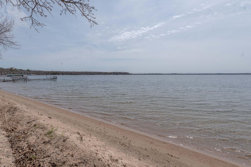 47185 Benny Ln, Perham, MN 56573