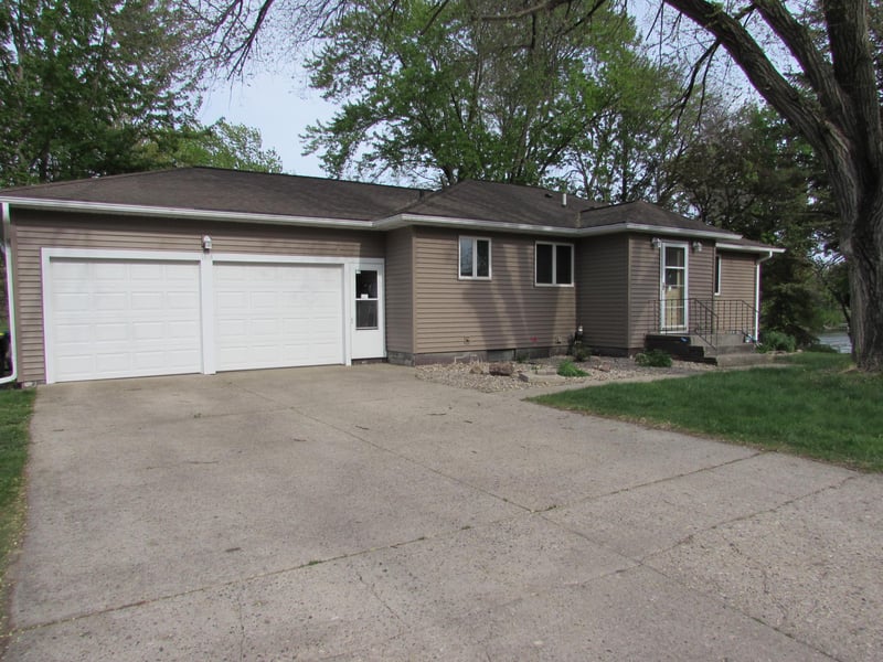 1404 Lucia Ave, Fairmont, MN 56031