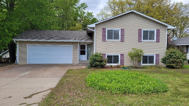 341 Hickory St, Mahtomedi, MN 55115