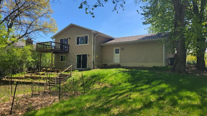341 Hickory St, Mahtomedi, MN 55115