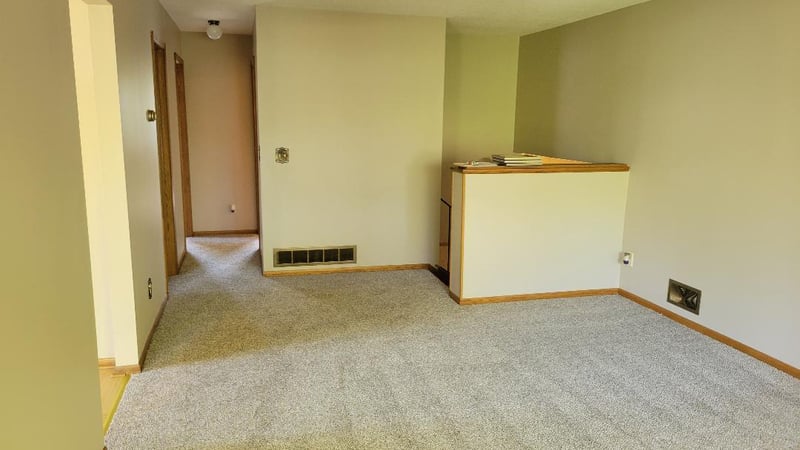341 Hickory St, Mahtomedi, MN 55115