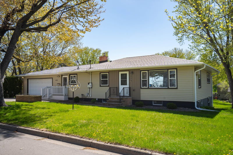 404 4th St N, Sauk Rapids, MN 56379