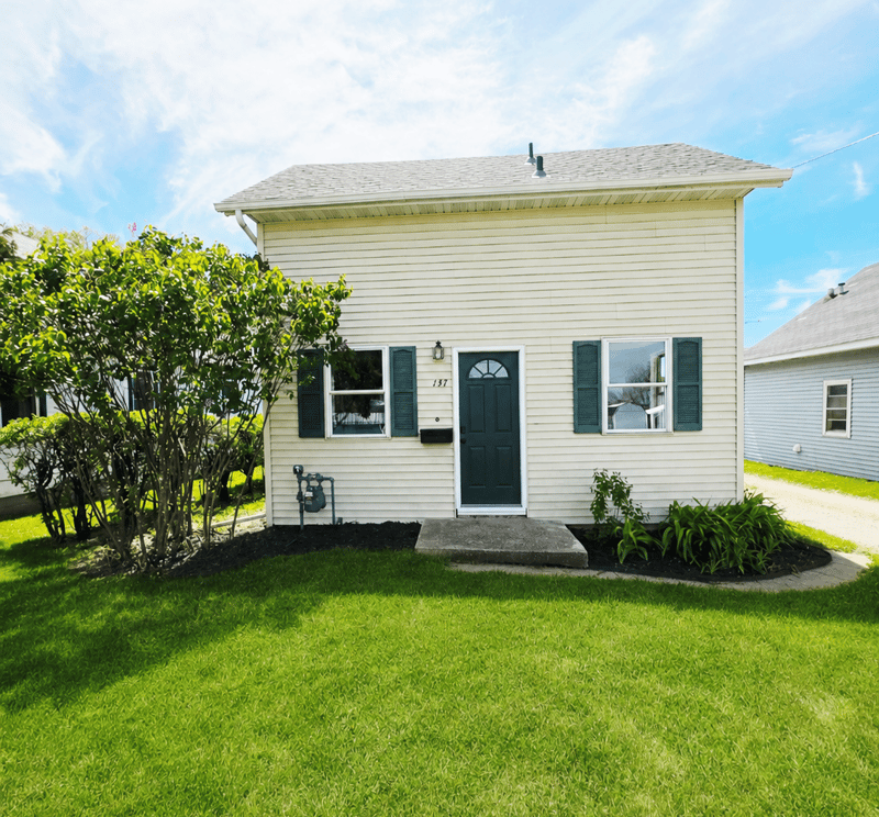 147 W Holly St, Owatonna, MN 55060