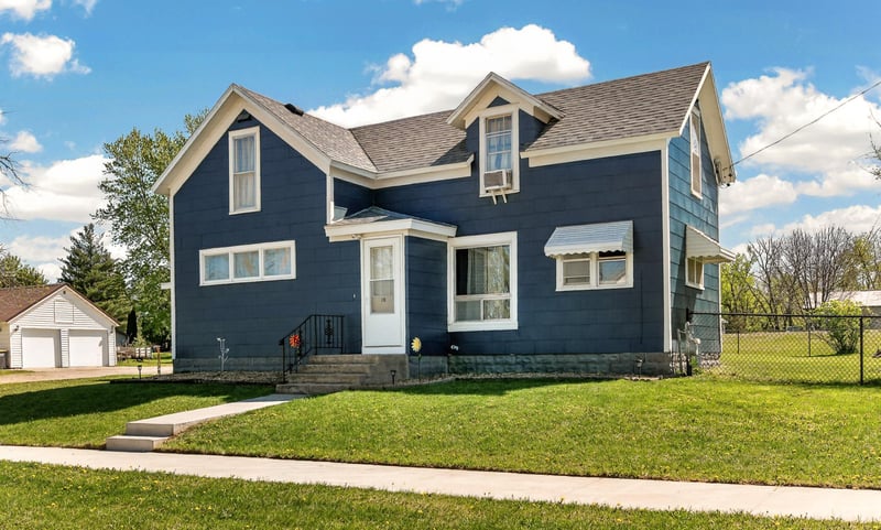 18 4th Ave NE, Dodge Center, MN 55927