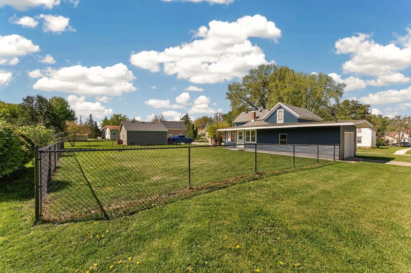 18 4th Ave NE, Dodge Center, MN 55927