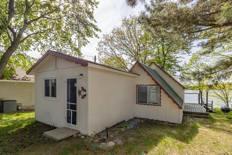 26828 Sioux Trl, Madison Lake, MN 56063