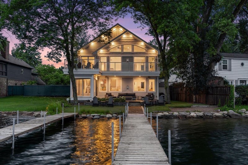 2807 Mckenzie Point Rd, Wayzata, MN 55391