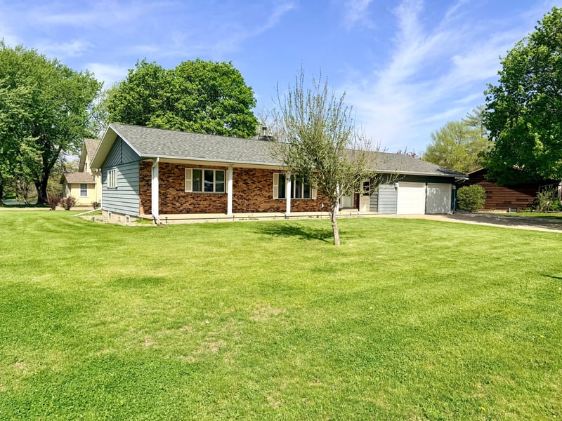 615 Lake Ave E, Fulda, MN 56131