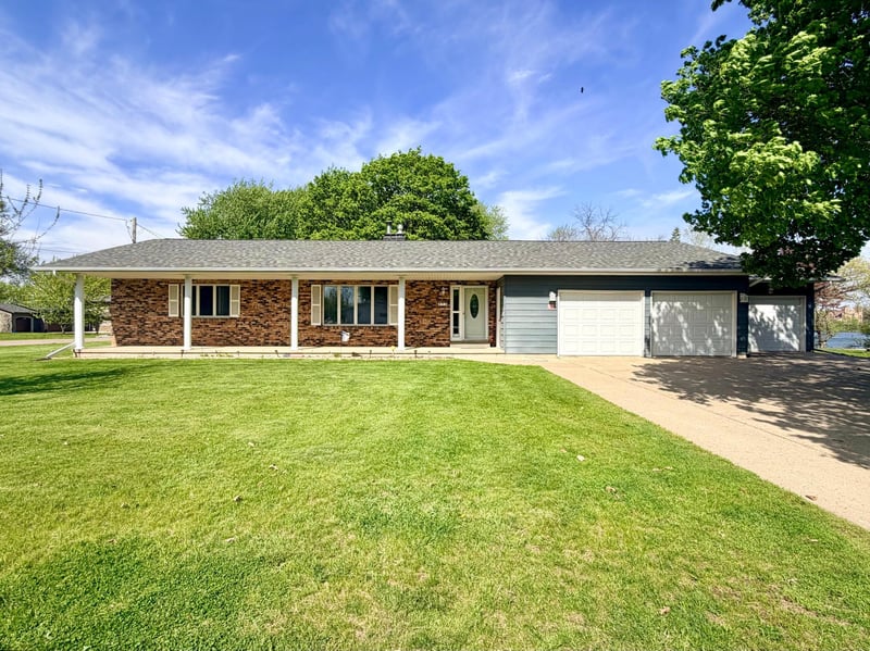 615 Lake Ave E, Fulda, MN 56131