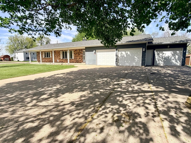615 Lake Ave E, Fulda, MN 56131
